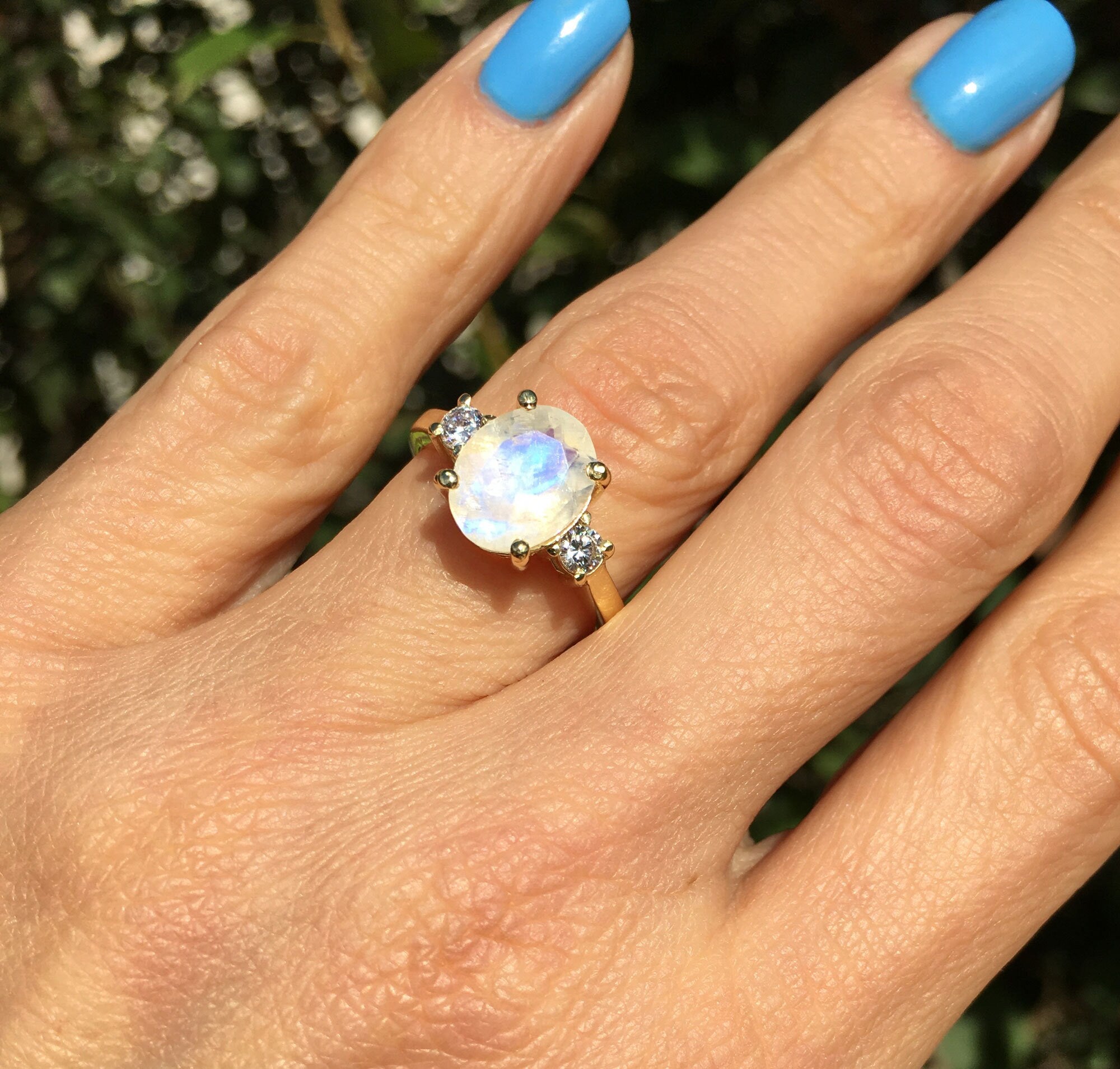 Exquisite, lovely women&#39;s oval cut genuine moonstone ring set with 2 round cut clear quartz.