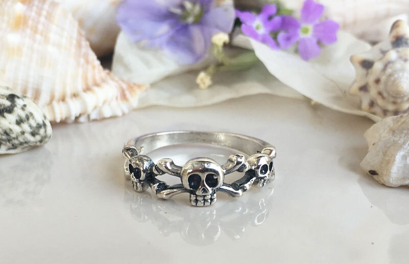 Skull Ring - Promise Ring - Everyday Jewelry - Simple Ring